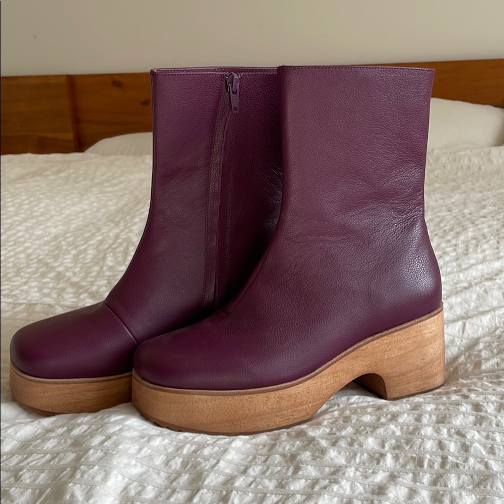 Charlotte Stone Isla boot in raisin, new!